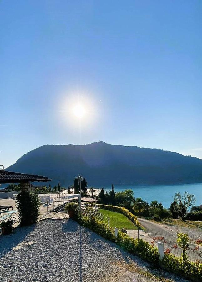 Vela Di Soleville Camere Con E Senza Vista Lago Con Ristorante & Pizzeria Sale Marasino Εξωτερικό φωτογραφία