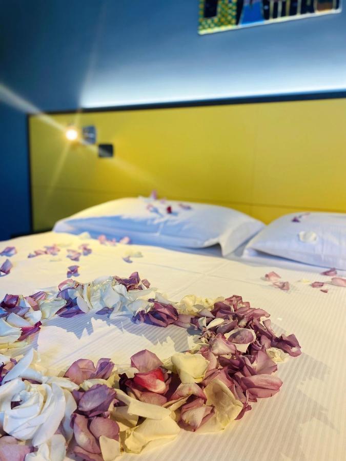 Vela Di Soleville Camere Con E Senza Vista Lago Con Ristorante & Pizzeria Sale Marasino Εξωτερικό φωτογραφία