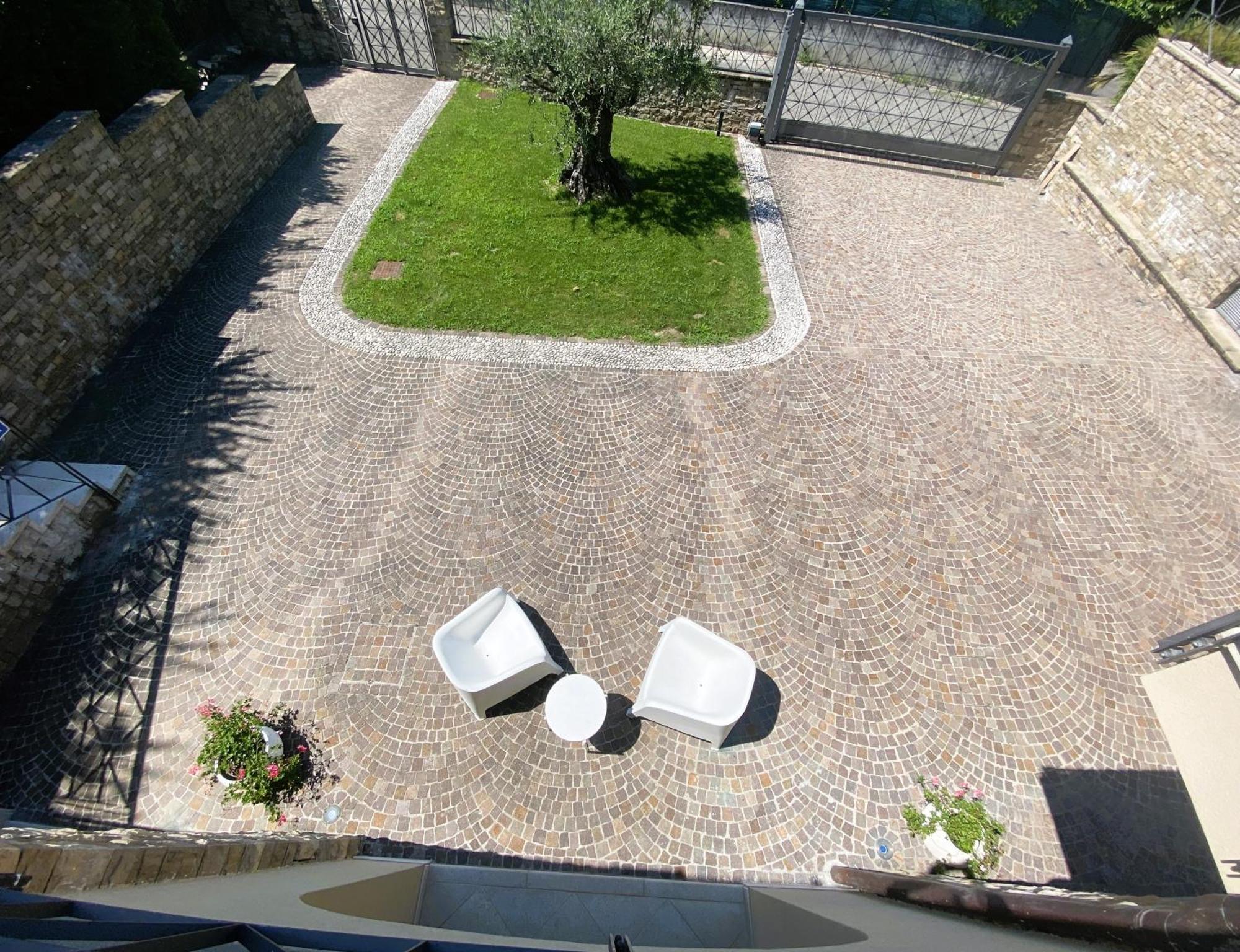 Vela Di Soleville Camere Con E Senza Vista Lago Con Ristorante & Pizzeria Sale Marasino Εξωτερικό φωτογραφία